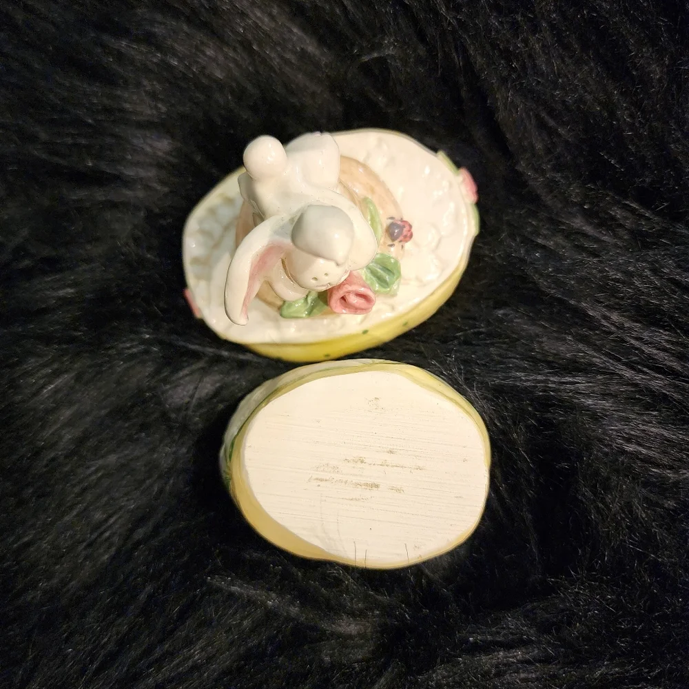 VINTAGE RARE Easter Bunny Trinket Box signed by designer Fran Welch